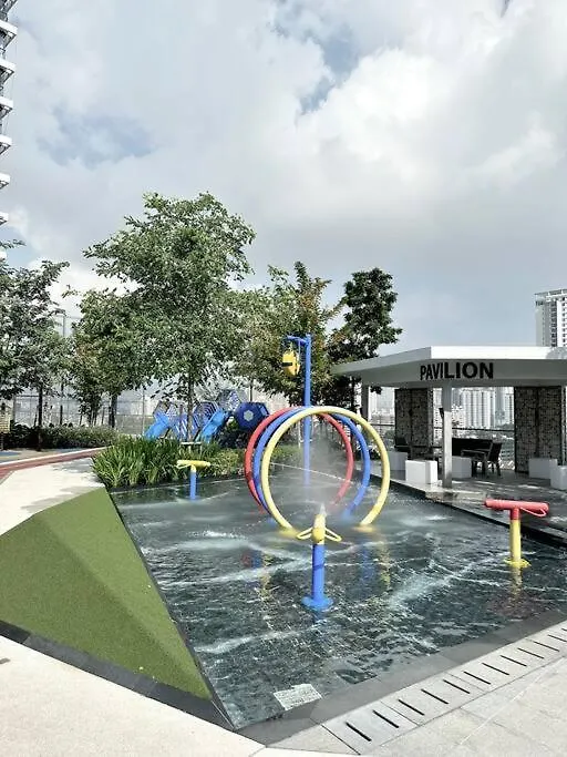 Urban Emerald Seaview 6Pax 3Queen 3Room 2Bath 2Carpark With Infinity Pool Jelutong Malaysia