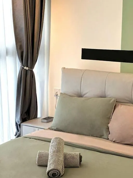 Urban Emerald Seaview 6Pax 3Queen 3Room 2Bath 2Carpark With Infinity Pool Jelutong Malaysia